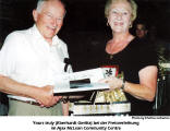 Yours truly (Eberhardt Gerlitz) bei der Preisverleihung im Ajax McLean Community Centre  [Photo by Ehefrau Johanna]