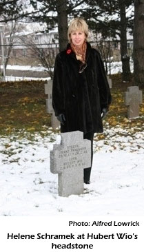 Helene Schramek at Hubert Wio's headstone  [photo: Alfred Lowrick]