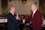 Conductor Dieter Wütherich honours choirmaster Wolf Schepp